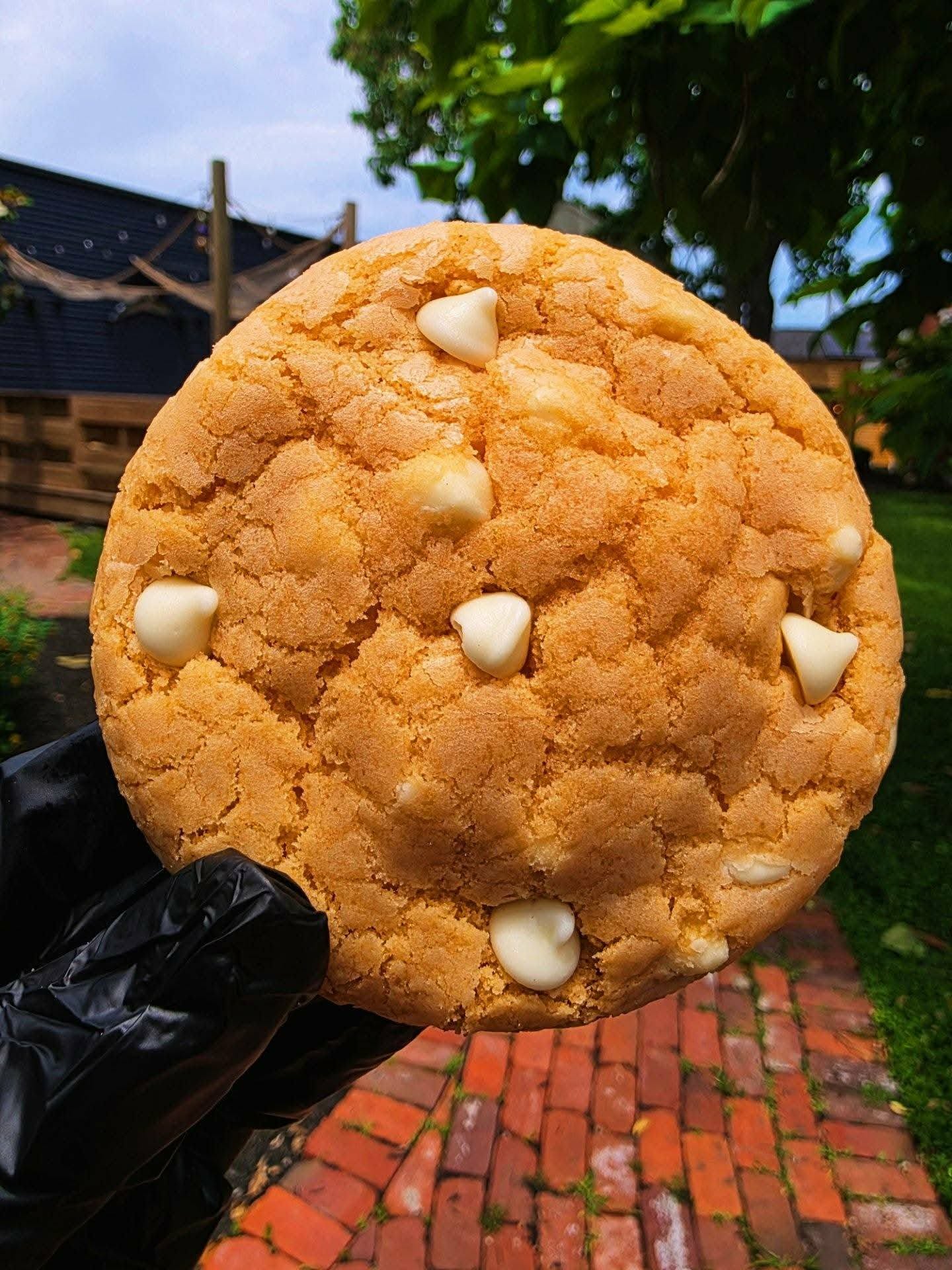 Orange-Creamsicle-Cheesecake-Filled-Cookie